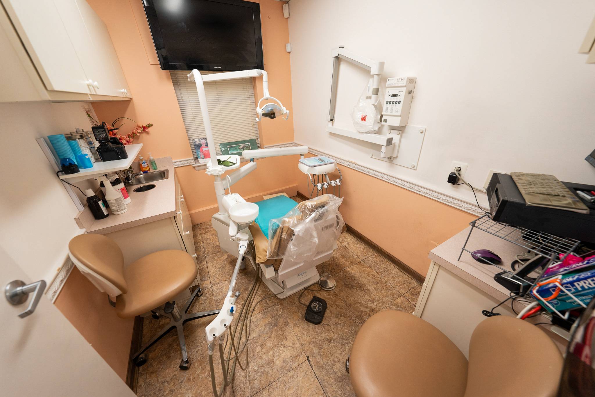 Treatment room at Mazza Center for Implant and Aesthetic Dentistry in Bethesda, MD Dental treatment room with patient chair and clinical equipment at a Bethesda, MD dental office